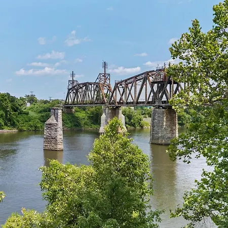 River View, Balcony, Germantown, Central, Elevator